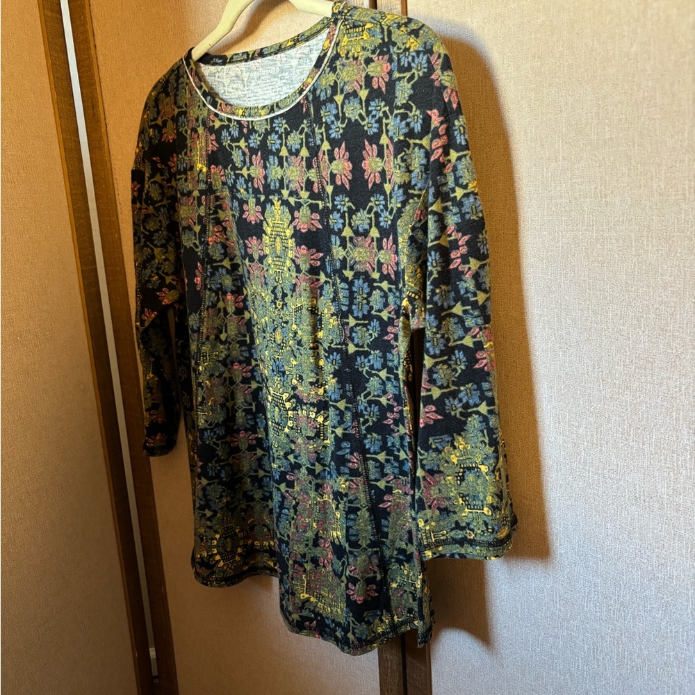 Westbound Black and Gold Floral Long Sleeve Top petite small